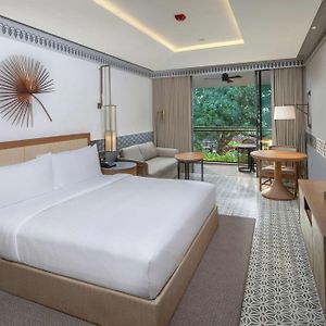 Deluxe King Room Garden View Balcony